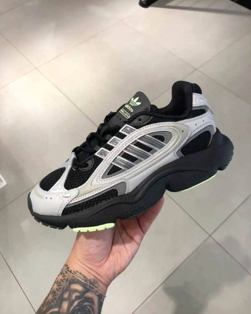 Zapatillas Adidas Ozmillen ✨💫 ✨