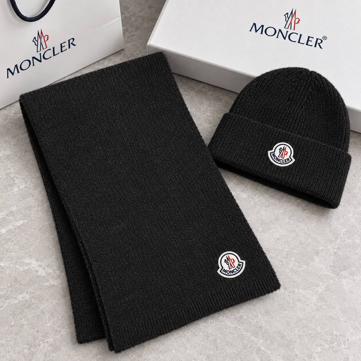 MONCLER (conjunto) —-> 22€ ✨