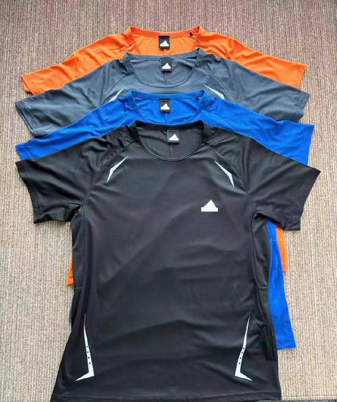 Camiseta deportiva Adidas ✨
