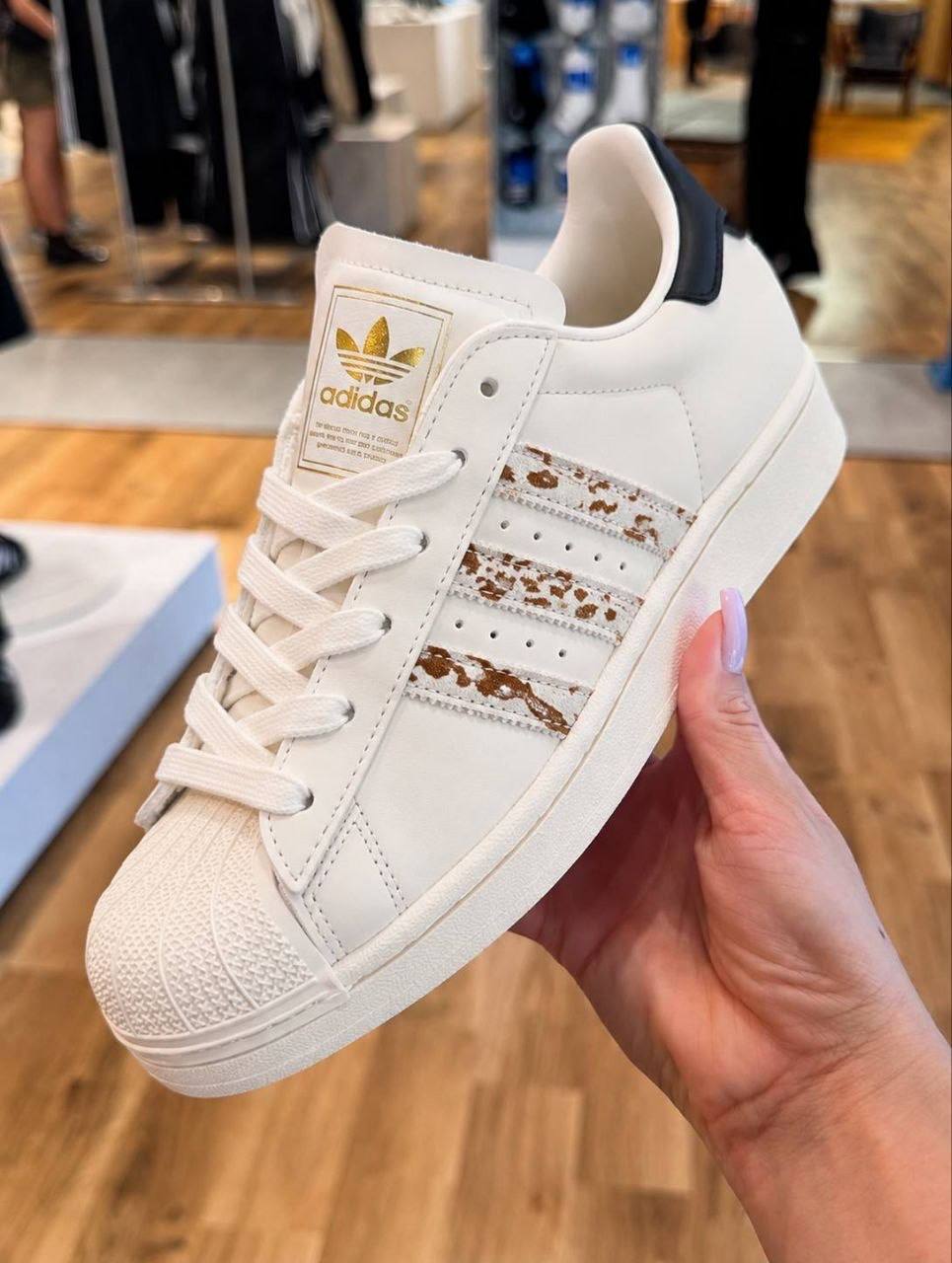 Zapatillas Adds Superstar ✨