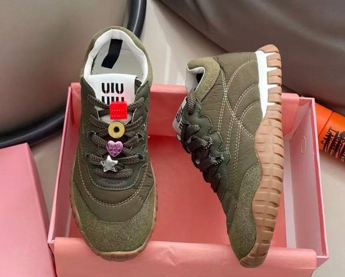 Zapatillas MIU M con abalorios, varios colores ✨