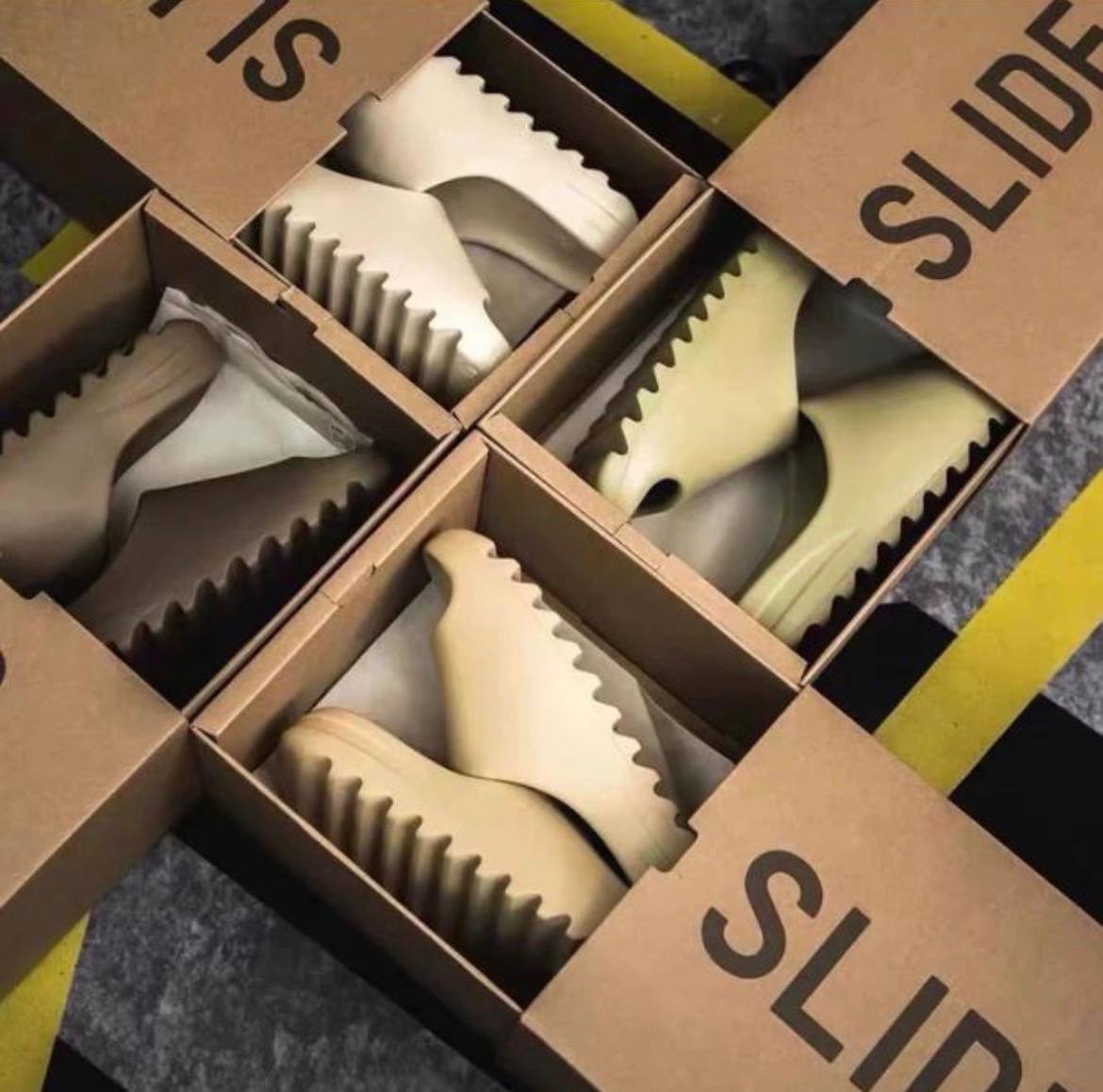 ADIDAS Yeezy Slide —-> 11€ ✨