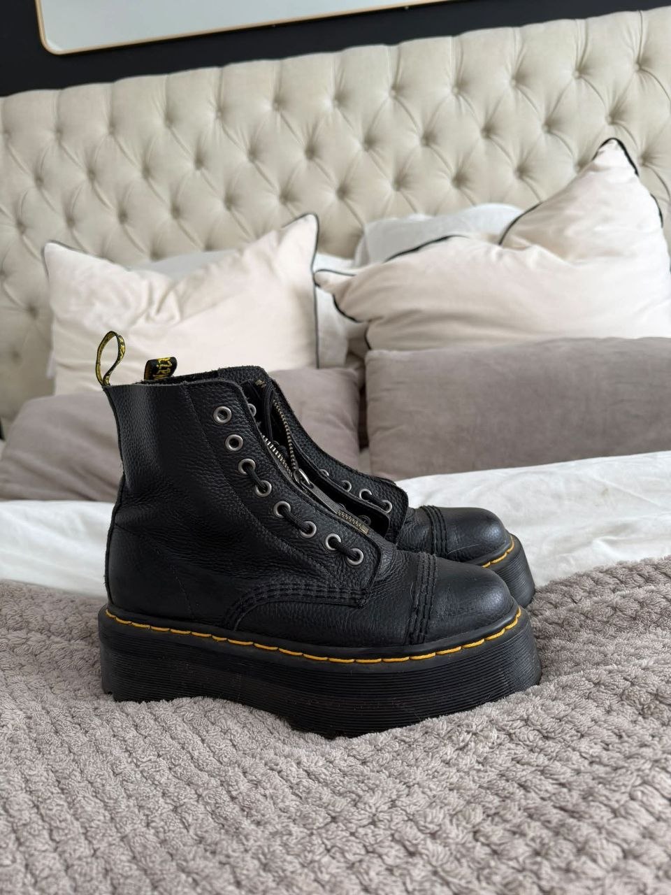 Dr martens boots 2 option ✨